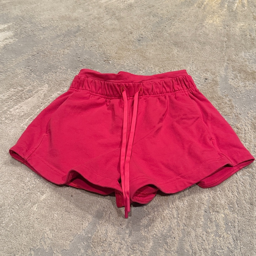 LULULEMON INNER GLOW 3” SHORTS‎ IN CHERRY MIST SZ 2 EUC with pockets